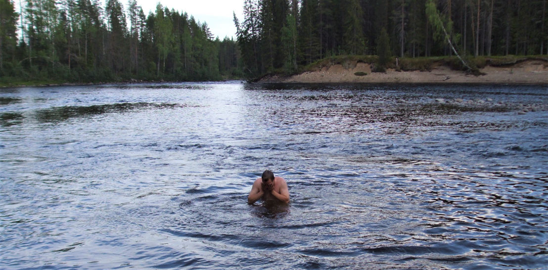 Naked man washing himself at Byske river